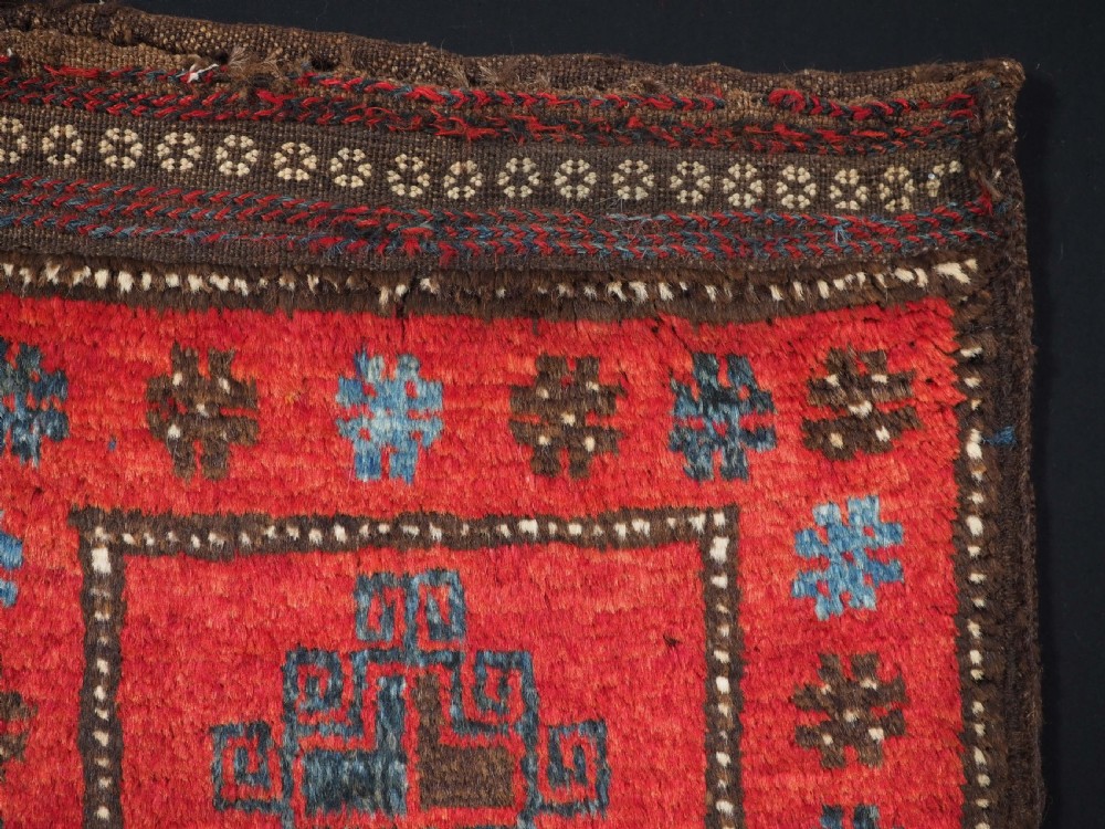 ANTIQUE AFGHAN BALUCH VANITY BAG WITH PLAIN WEAVE BACK, CIRCA 1920. View III