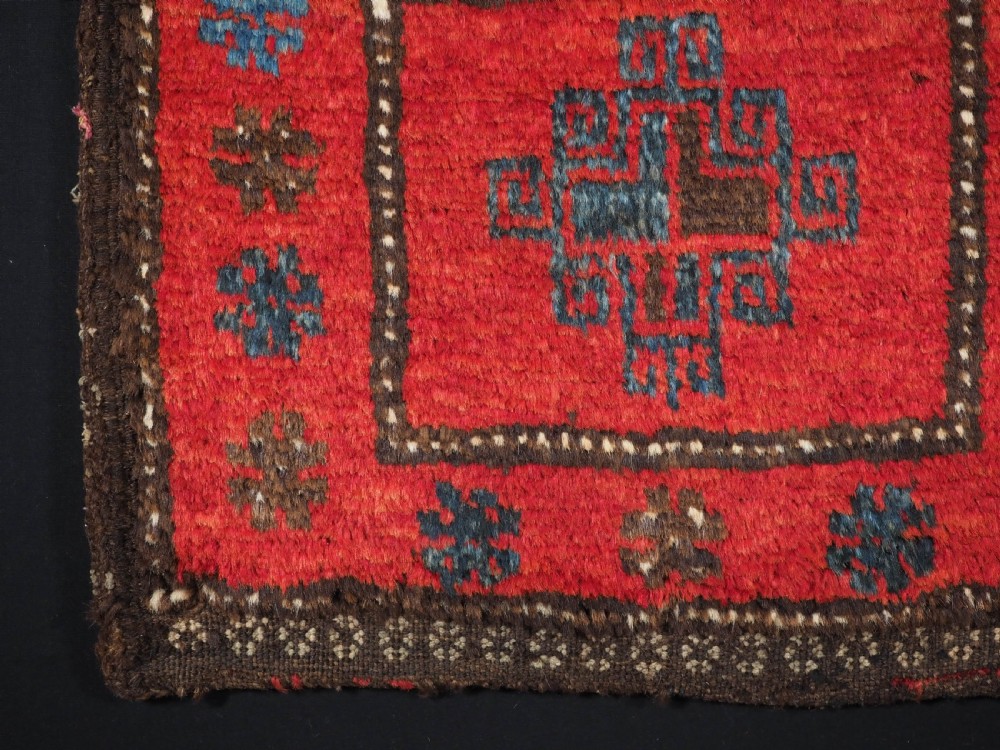 ANTIQUE AFGHAN BALUCH VANITY BAG WITH PLAIN WEAVE BACK, CIRCA 1920. View IV