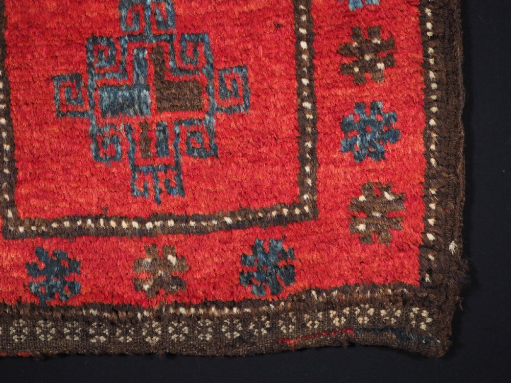 ANTIQUE AFGHAN BALUCH VANITY BAG WITH PLAIN WEAVE BACK, CIRCA 1920. View V