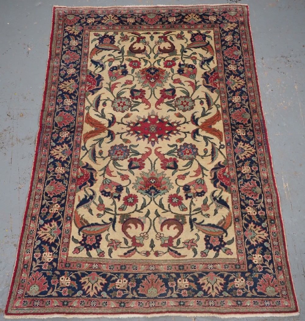 ANTIQUE TURKISH KAYSERI RUG WITH ATTRACTIVE FLORAL DESIGN, CIRCA 1920.