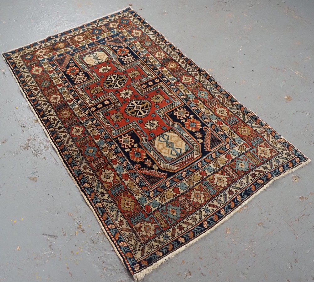 ANTIQUE CAUCASIAN SHIRVAN RUG OF SMALL SIZE, SURAHANI DESIGN, CIRCA 1900/20. View II