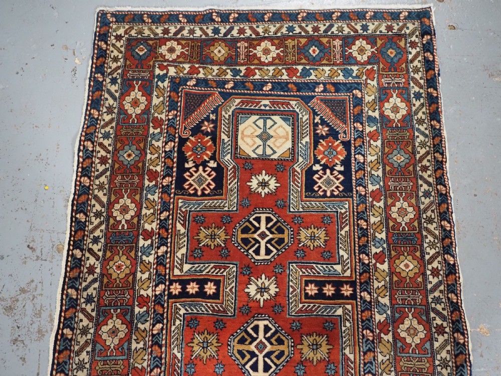 ANTIQUE CAUCASIAN SHIRVAN RUG OF SMALL SIZE, SURAHANI DESIGN, CIRCA 1900/20. View III
