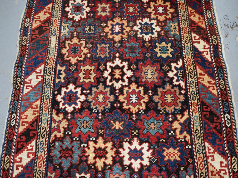 ANTIQUE CAUCASIAN DAGESTAN RUG WITH BLOSSOM DESIGN, CIRCA 1880. View IV