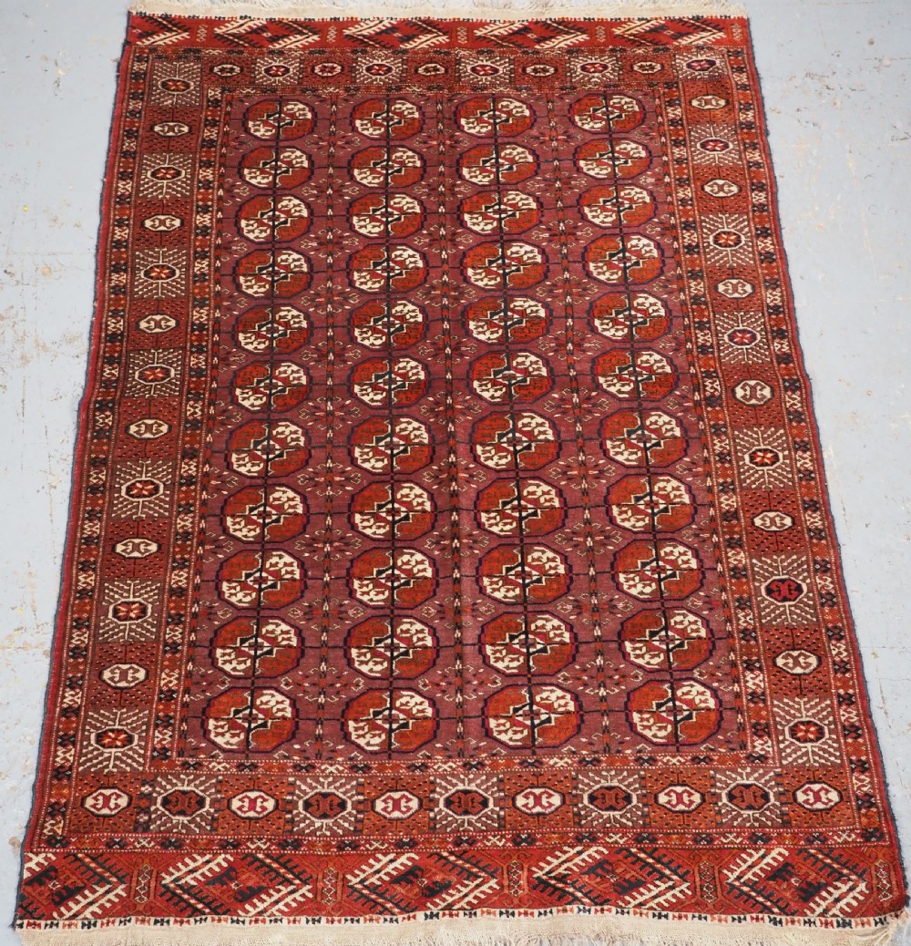 ANTIQUE TEKKE TURKMEN 'DIP KHALI' RUG WITH AUBERGINE FIELD COLOUR, CIRCA 1900.