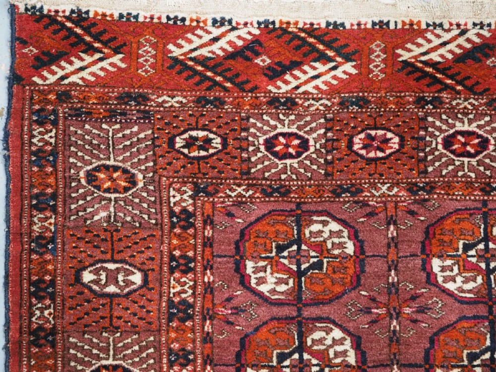 ANTIQUE TEKKE TURKMEN 'DIP KHALI' RUG WITH AUBERGINE FIELD COLOUR, CIRCA 1900. View VI