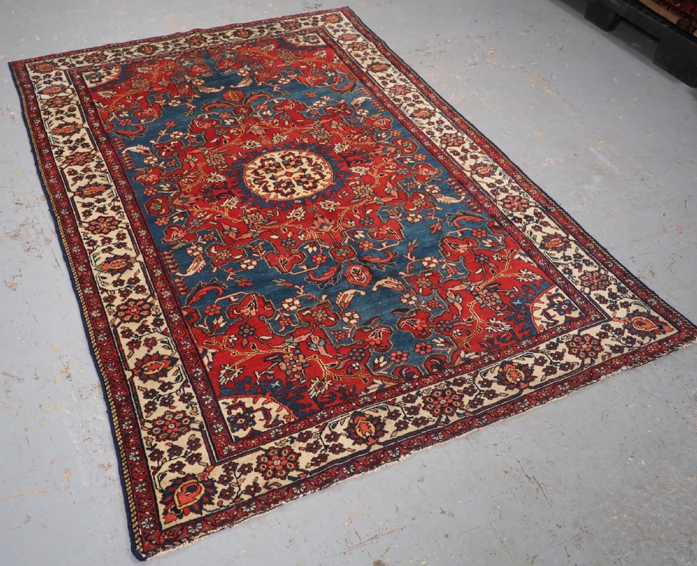 ANTIQUE TAFRESH VILLAGE RUG WITH SUPERB COLOUR, CIRCA 1920. View II
