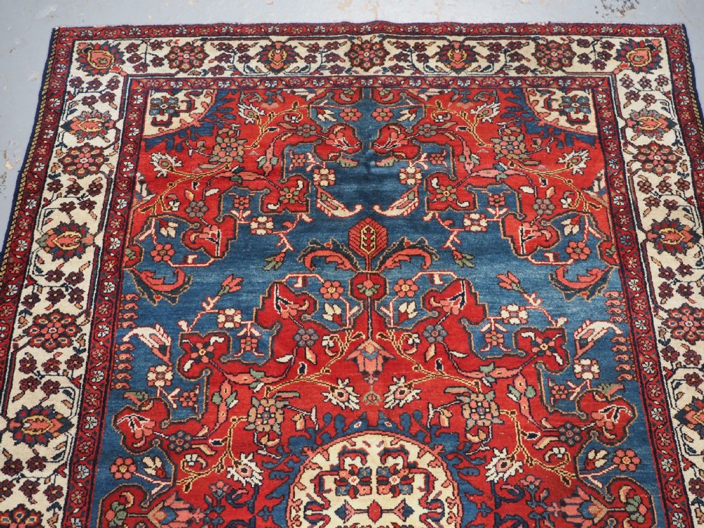 ANTIQUE TAFRESH VILLAGE RUG WITH SUPERB COLOUR, CIRCA 1920. View III