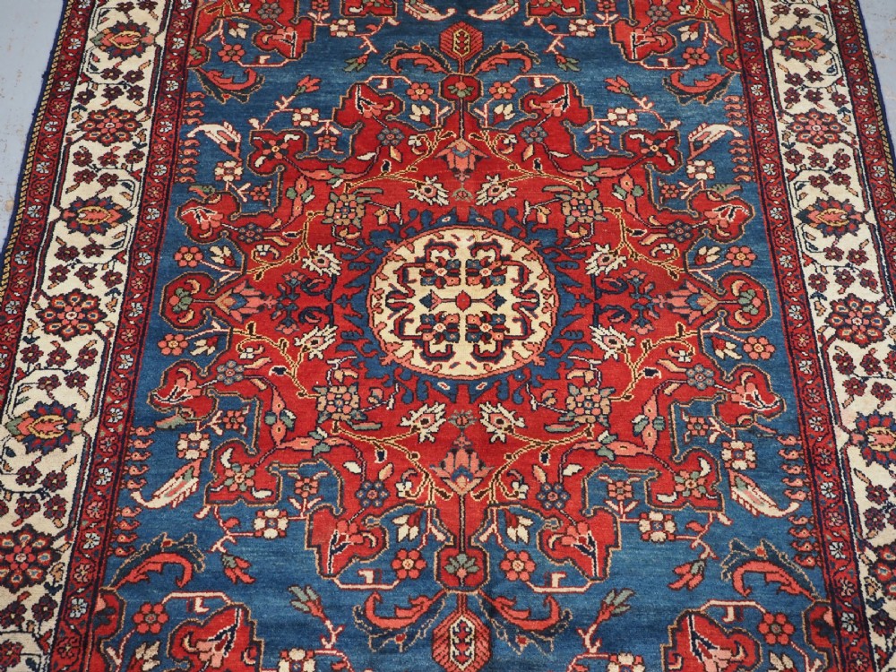ANTIQUE TAFRESH VILLAGE RUG WITH SUPERB COLOUR, CIRCA 1920. View IV