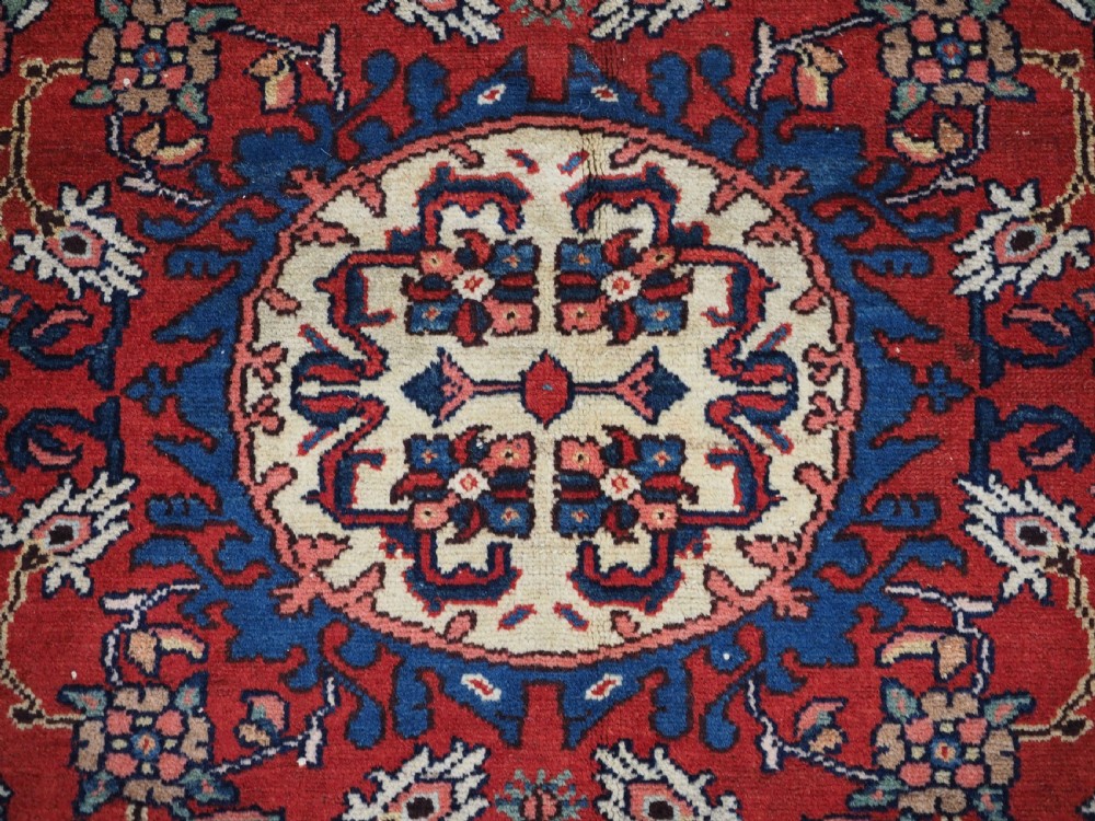 ANTIQUE TAFRESH VILLAGE RUG WITH SUPERB COLOUR, CIRCA 1920. View X