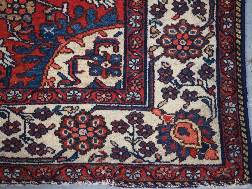 ANTIQUE TAFRESH VILLAGE RUG WITH SUPERB COLOUR, CIRCA 1920. View XIV