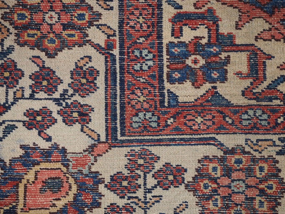 ANTIQUE TAFRESH VILLAGE RUG WITH SUPERB COLOUR, CIRCA 1920. View XV