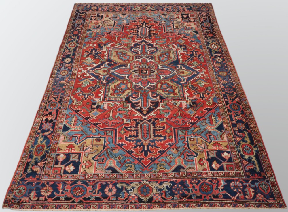 ANTIQUE HERIZ CARPET OF SMALL ROOM SIZE, SUPERB COLOUR, CIRCA 1900.