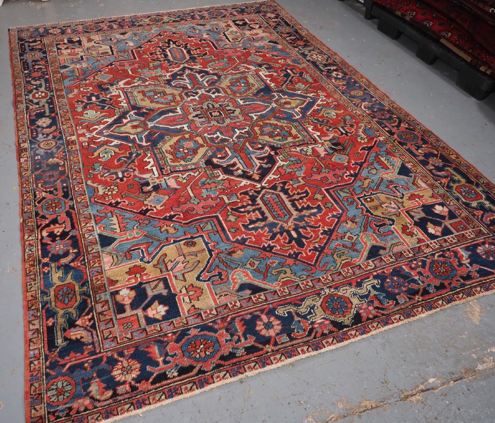ANTIQUE HERIZ CARPET OF SMALL ROOM SIZE, SUPERB COLOUR, CIRCA 1900. View IV