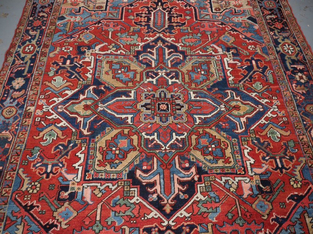 ANTIQUE HERIZ CARPET OF SMALL ROOM SIZE, SUPERB COLOUR, CIRCA 1900. View VI