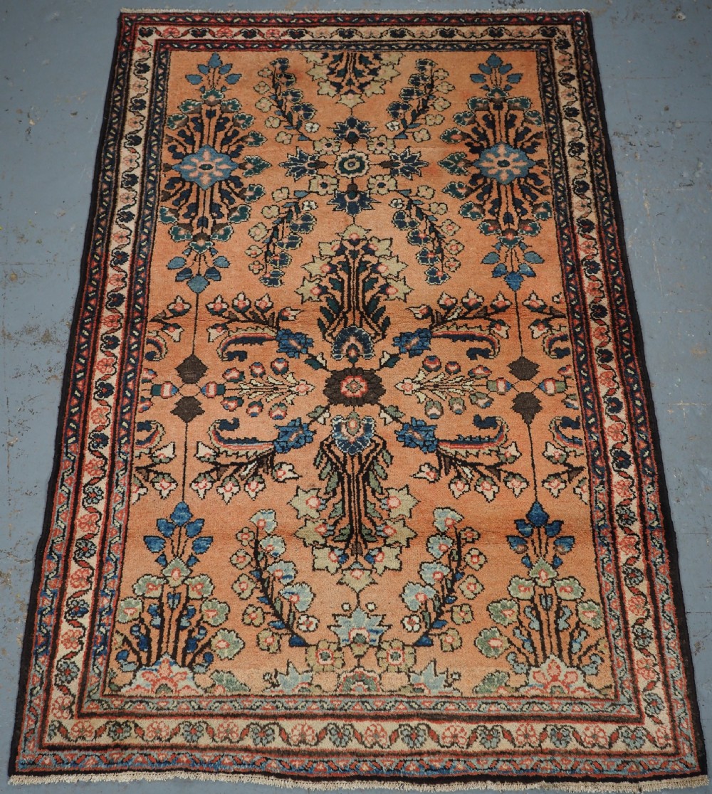 ANTIQUE MAHAL RUG WITH SOFT PEACH / APRICOT COLOUR, CIRCA 1920.