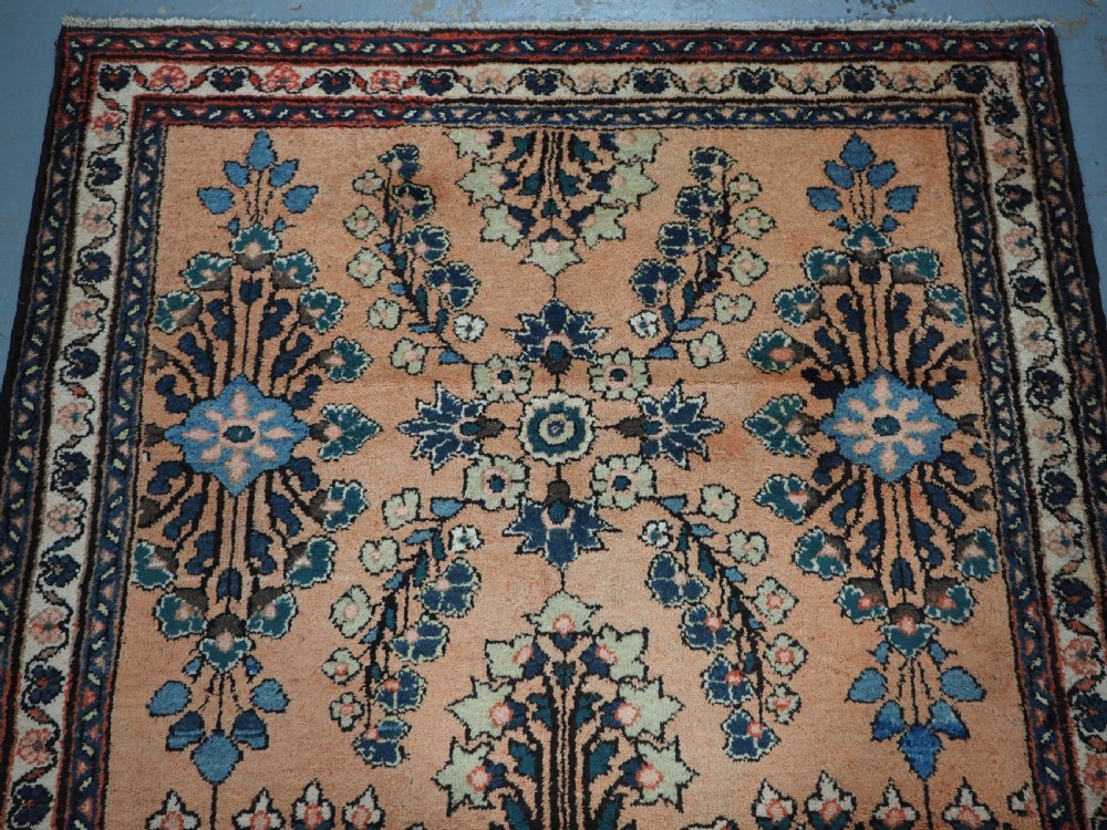 ANTIQUE MAHAL RUG WITH SOFT PEACH / APRICOT COLOUR, CIRCA 1920. View III