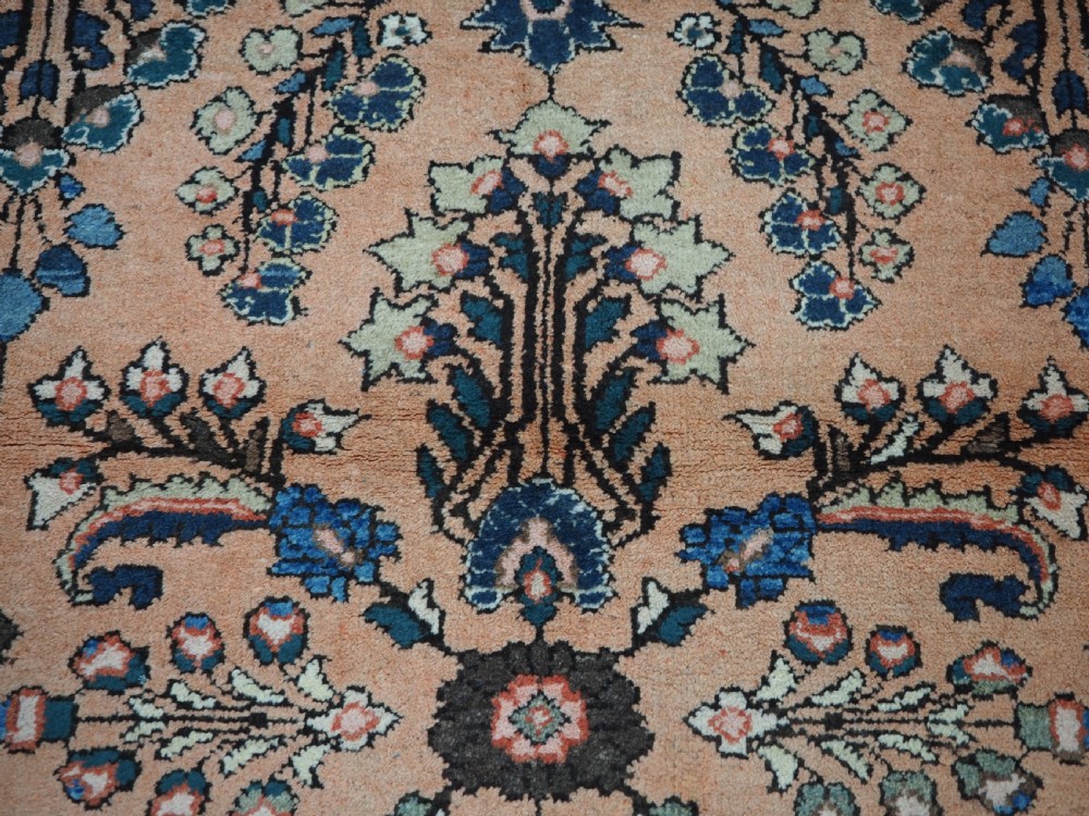 ANTIQUE MAHAL RUG WITH SOFT PEACH / APRICOT COLOUR, CIRCA 1920. View X