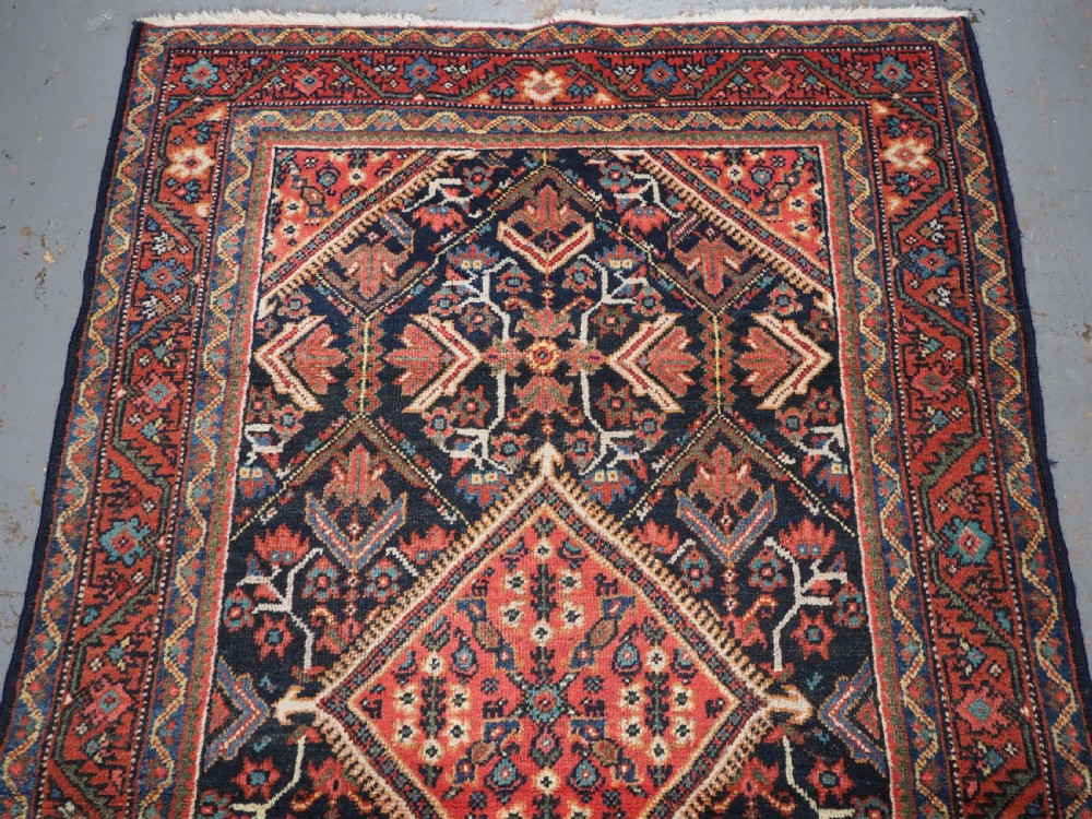 ANTIQUE MAHAL RUG WITH SMALL MEDALLION & FLORAL DESIGN, CIRCA 1920. View III