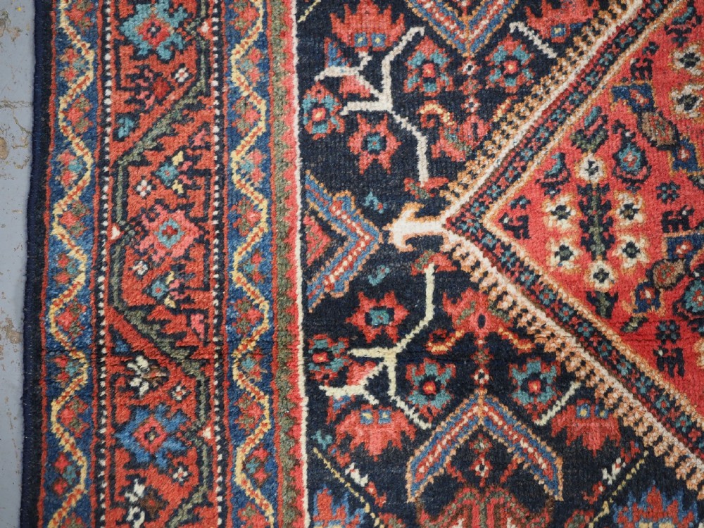 ANTIQUE MAHAL RUG WITH SMALL MEDALLION & FLORAL DESIGN, CIRCA 1920. View VII