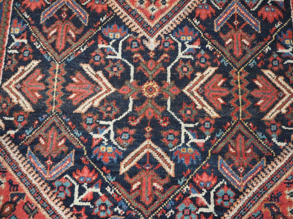 ANTIQUE MAHAL RUG WITH SMALL MEDALLION & FLORAL DESIGN, CIRCA 1920. View X