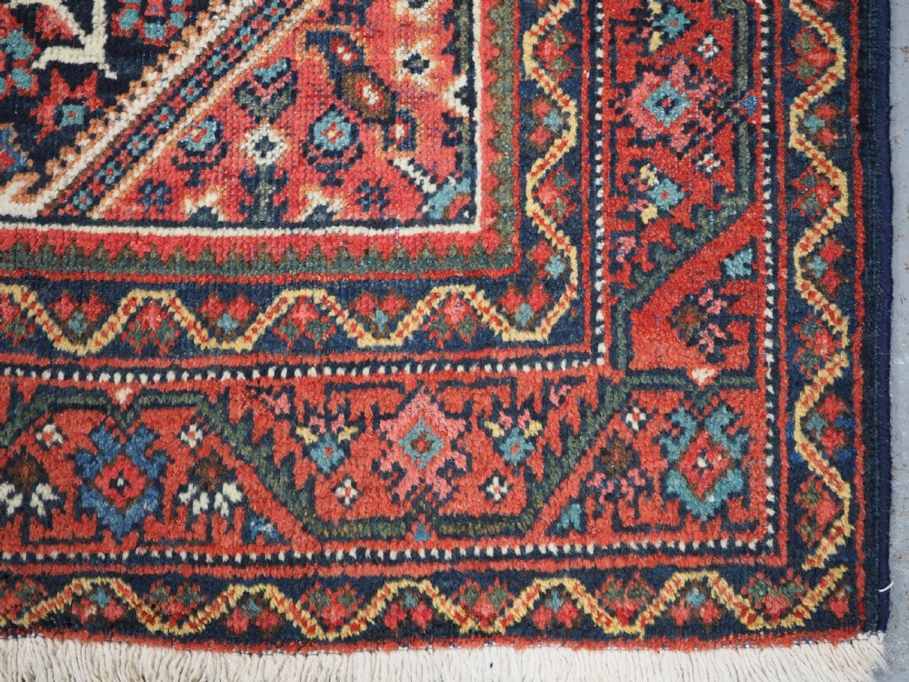ANTIQUE MAHAL RUG WITH SMALL MEDALLION & FLORAL DESIGN, CIRCA 1920. View XI