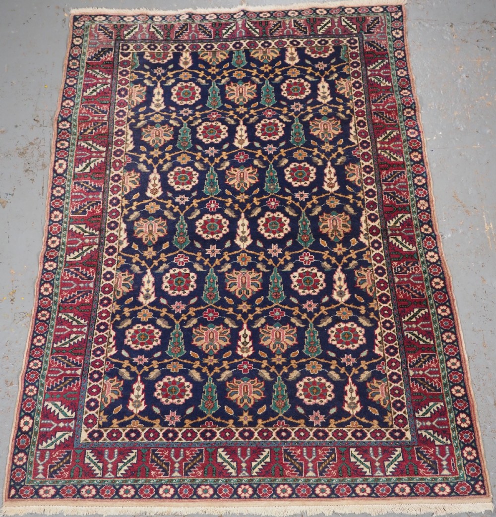 ANTIQUE TURKISH KAYSERI RUG WITH FLOWER AND SHRUB DESIGN, CIRCA 1920.