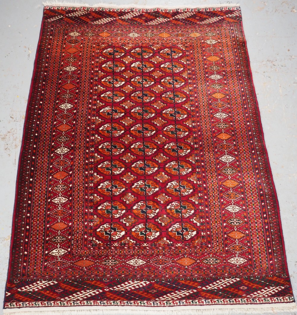 OLD TEKKE TURKMEN RUG, ROWS OF SMALL ANIMALS, CIRCA 1920/30.