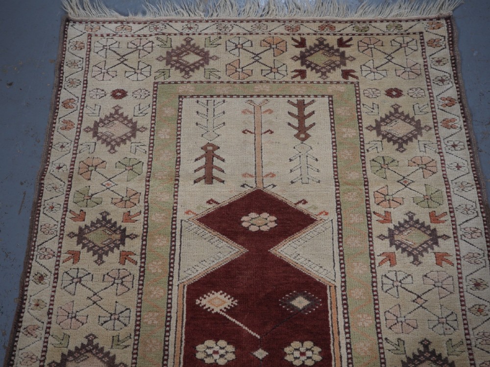 OLD TURKISH MILAS PRAYER RUG OF TRADITIONAL DESIGN, CIRCA 1920/30. View IV