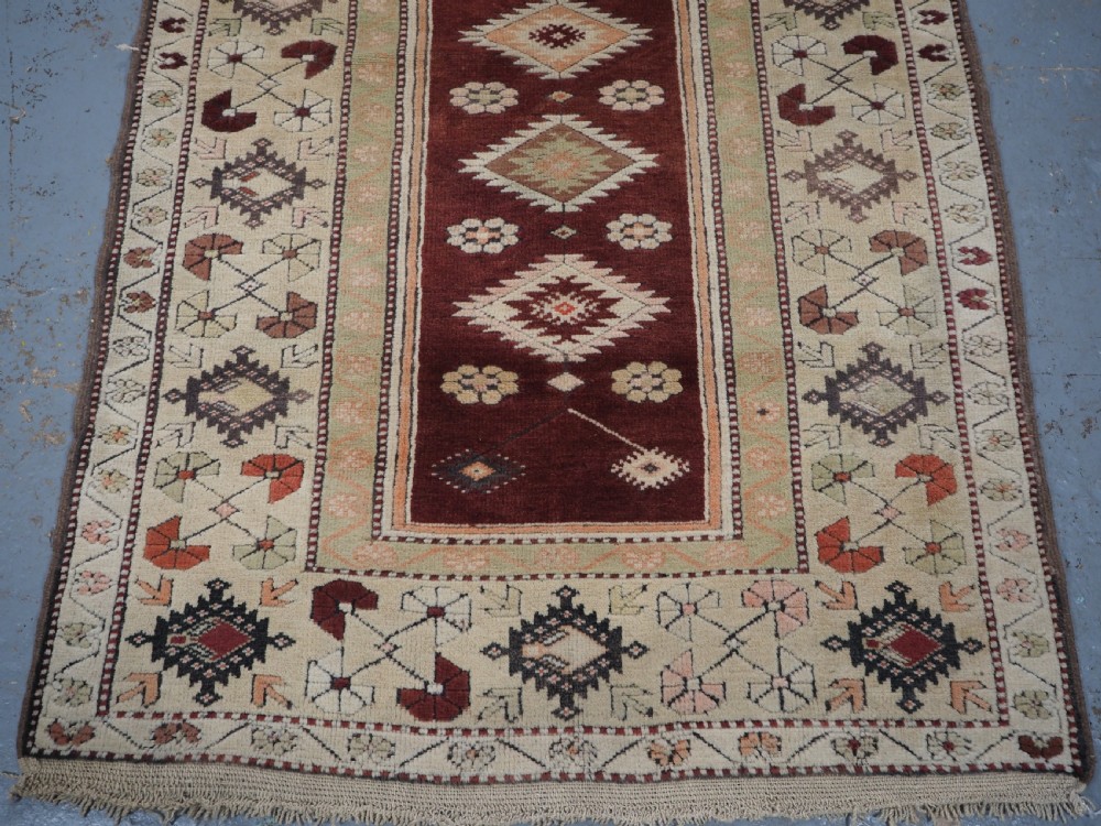 OLD TURKISH MILAS PRAYER RUG OF TRADITIONAL DESIGN, CIRCA 1920/30. View V