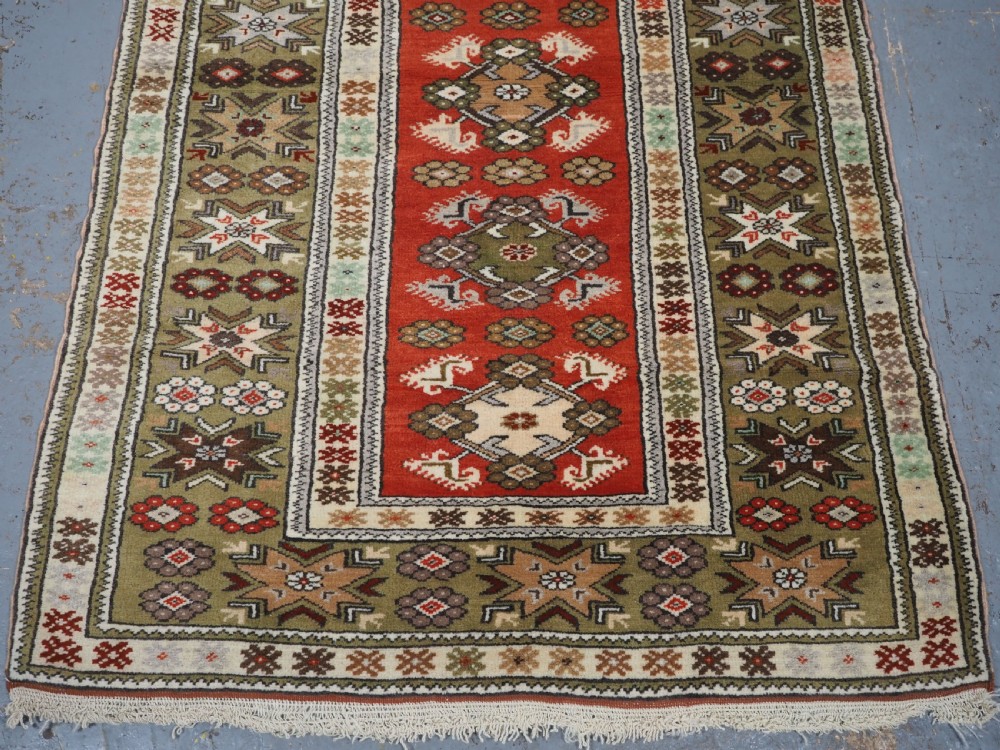 OLD TURKISH MILAS RUG OF SMALL MEDALLION DESIGN, CIRCA 1920/30. View V