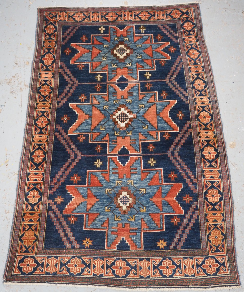 ANTIQUE CAUCASIAN DERBENT RUG WITH LESGHI STAR DESIGN, CIRCA 1900.