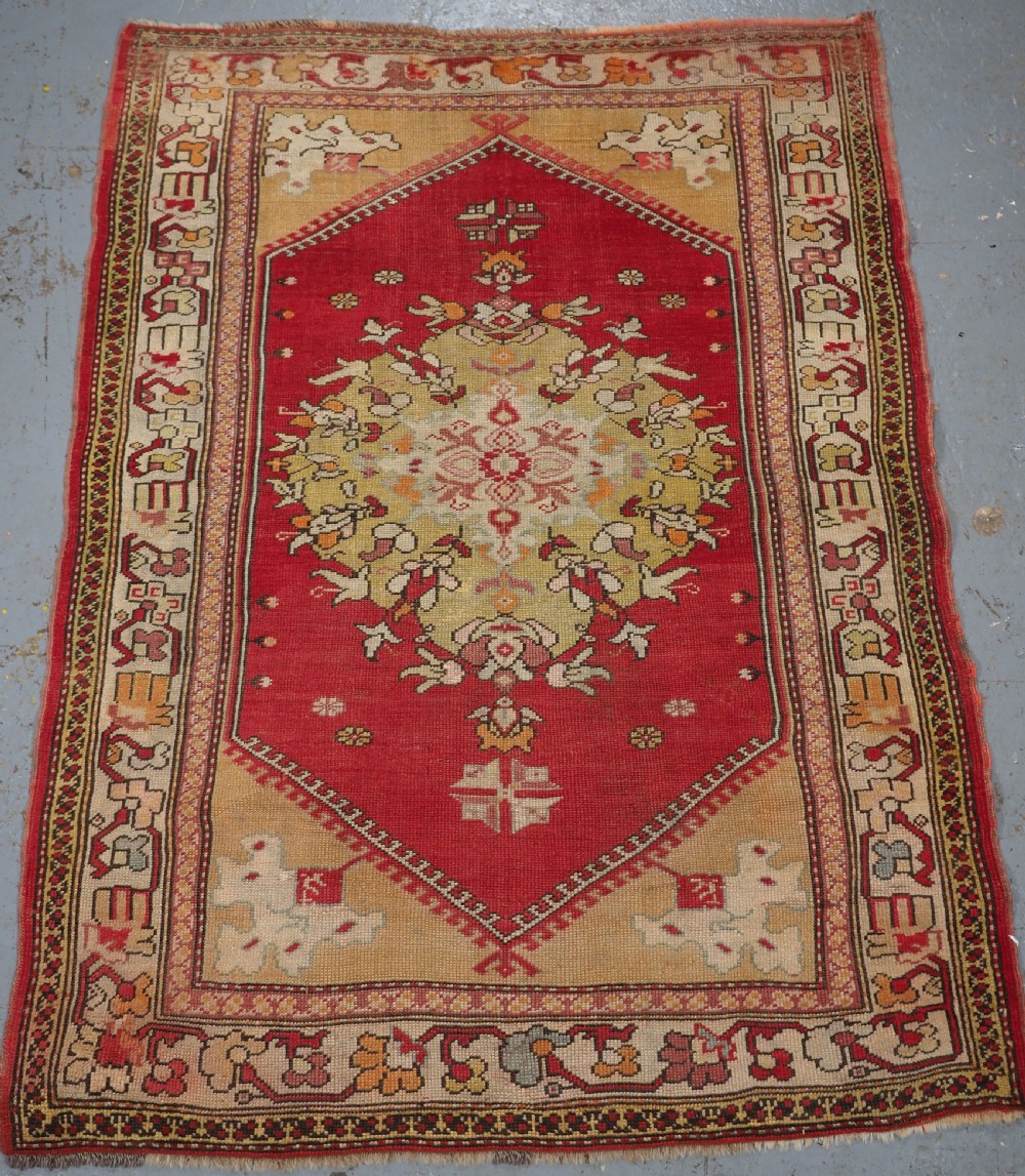 ANTIQUE TURKISH MILAS RUG, LARGE MEDALLION DESIGN, CIRCA 1900.
