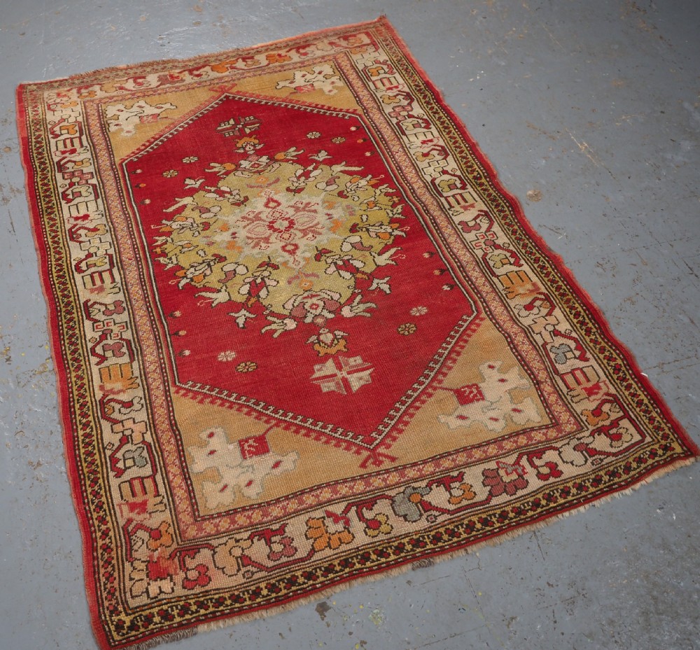 ANTIQUE TURKISH MILAS RUG, LARGE MEDALLION DESIGN, CIRCA 1900. View II