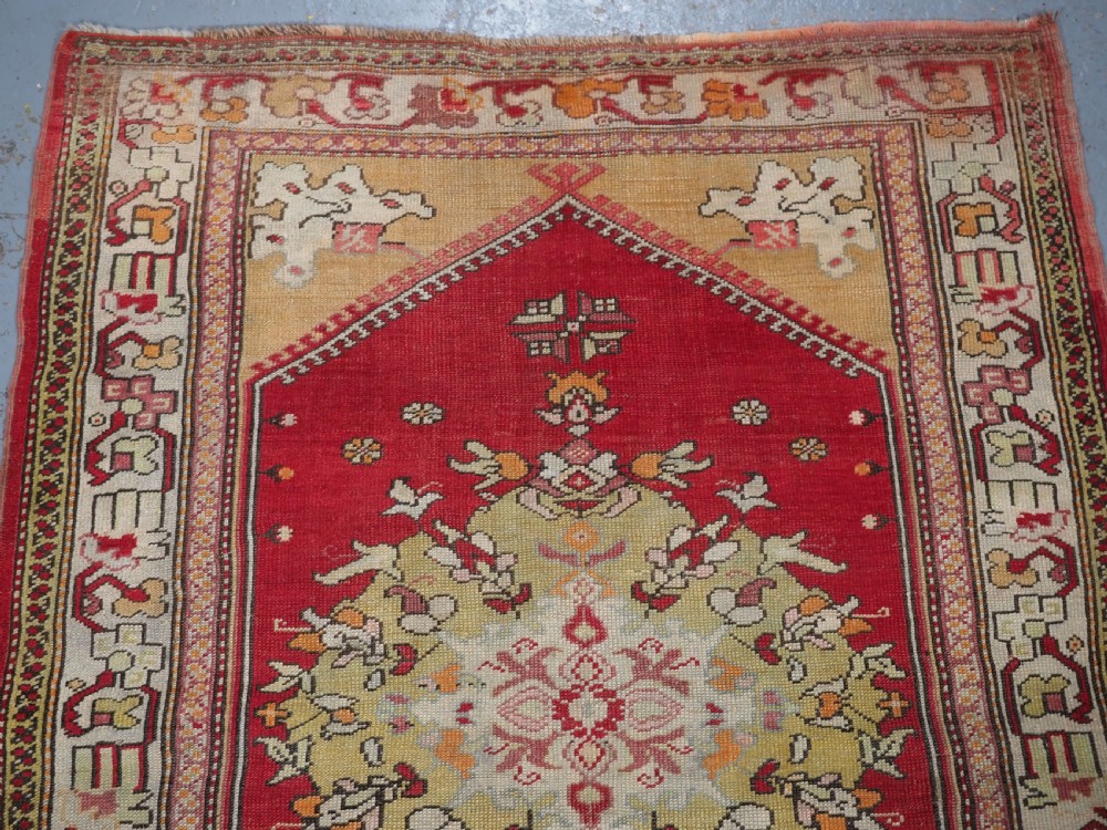 ANTIQUE TURKISH MILAS RUG, LARGE MEDALLION DESIGN, CIRCA 1900. View III