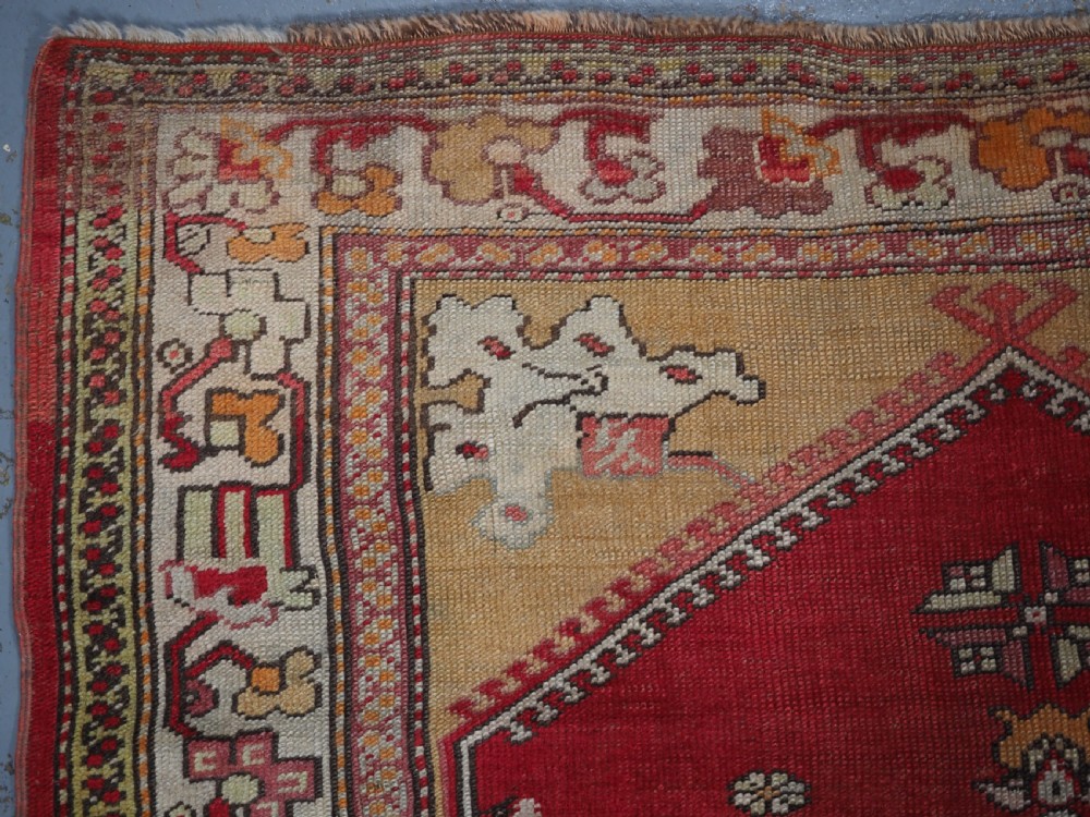 ANTIQUE TURKISH MILAS RUG, LARGE MEDALLION DESIGN, CIRCA 1900. View VI