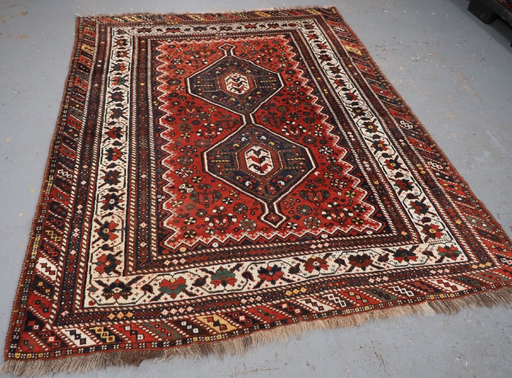ANTIQUE SHIRAZ RUG WITH LINKED MEDALLION DESIGN, CIRCA 1920. View II