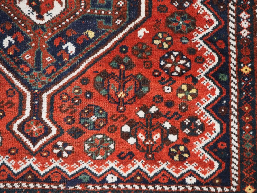 ANTIQUE SHIRAZ RUG WITH LINKED MEDALLION DESIGN, CIRCA 1920. View XII