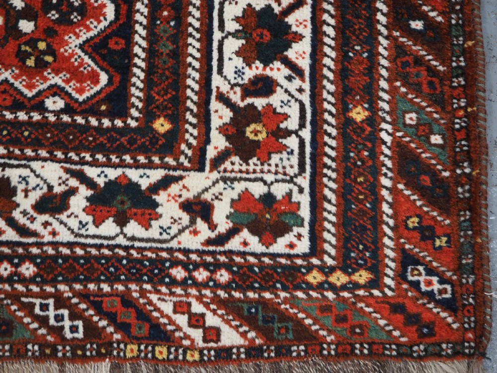 ANTIQUE SHIRAZ RUG WITH LINKED MEDALLION DESIGN, CIRCA 1920. View XIII