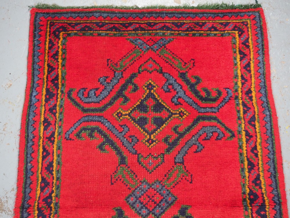 ANTIQUE TURKISH OUSHAK RUG / RUNNER OF SMALL SIZE, TRADITIONAL DESIGN, CIRCA 1920. View IV