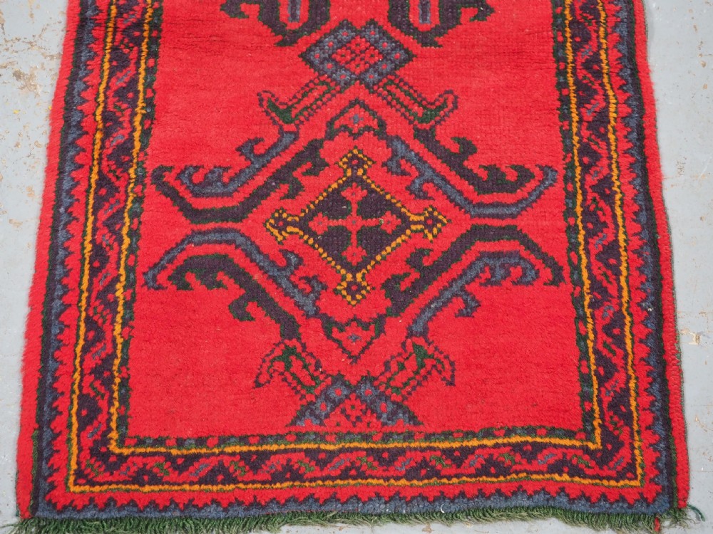 ANTIQUE TURKISH OUSHAK RUG / RUNNER OF SMALL SIZE, TRADITIONAL DESIGN, CIRCA 1920. View V