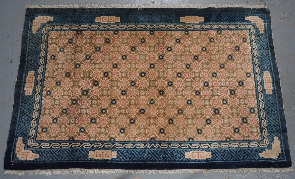 ANTIQUE CHINESE PEKING RUG, SOFT COLOURS, GREAT CONDITION, CIRCA 1900.