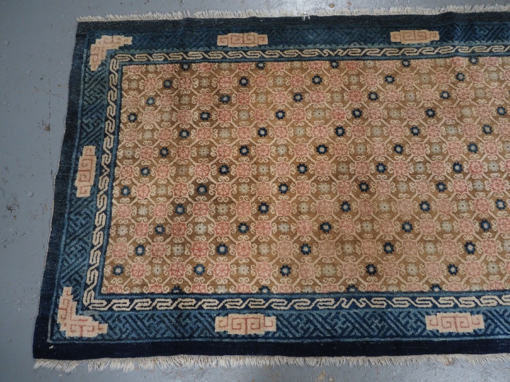 ANTIQUE CHINESE PEKING RUG, SOFT COLOURS, GREAT CONDITION, CIRCA 1900. View III