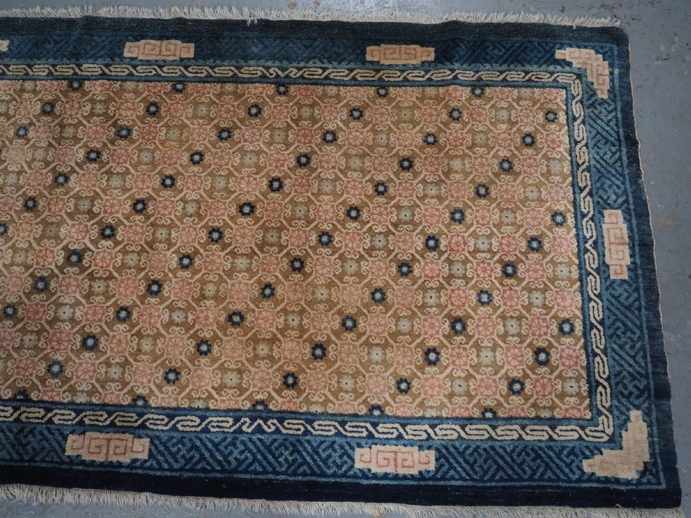ANTIQUE CHINESE PEKING RUG, SOFT COLOURS, GREAT CONDITION, CIRCA 1900. View IV