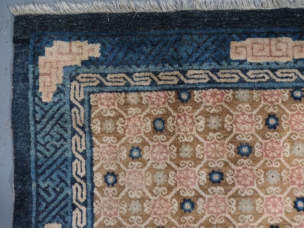 ANTIQUE CHINESE PEKING RUG, SOFT COLOURS, GREAT CONDITION, CIRCA 1900. View V