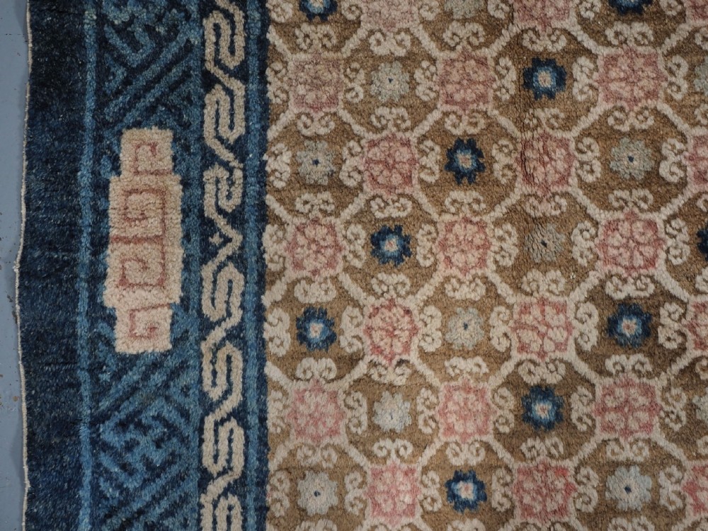 ANTIQUE CHINESE PEKING RUG, SOFT COLOURS, GREAT CONDITION, CIRCA 1900. View VI