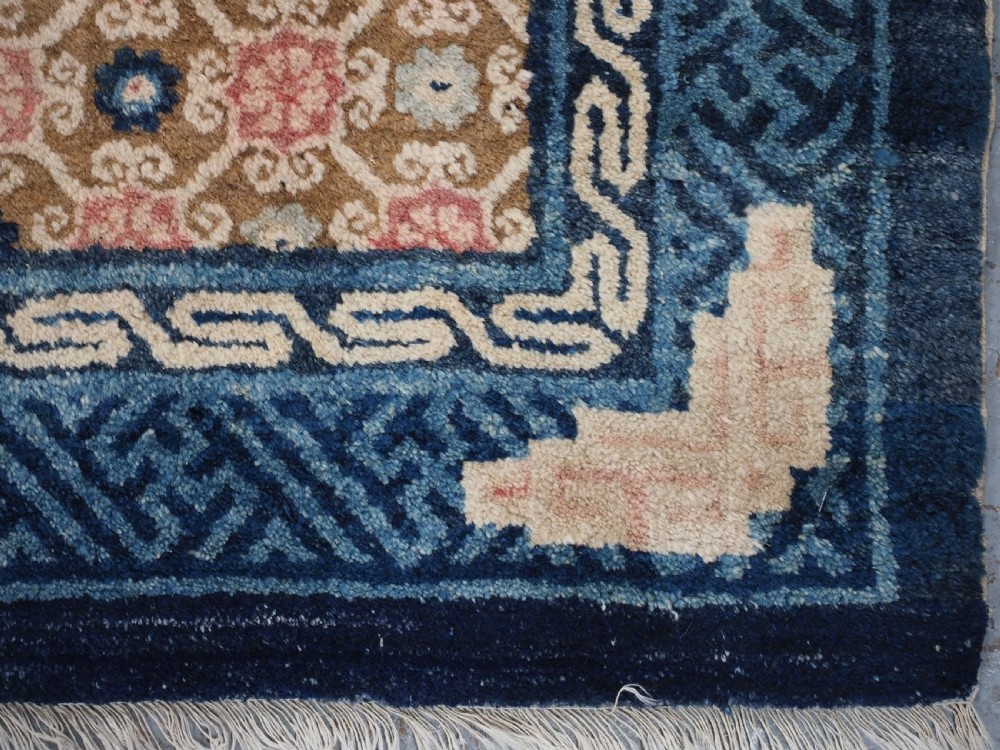 ANTIQUE CHINESE PEKING RUG, SOFT COLOURS, GREAT CONDITION, CIRCA 1900. View XII