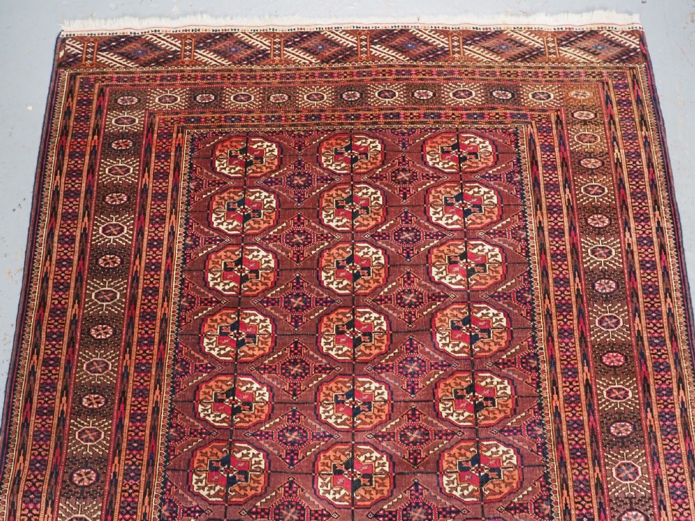 ANTIQUE TEKKE TURKMEN RUG, COCHINEAL DYE HIGHLIGHTS, CIRCA 1900. View III
