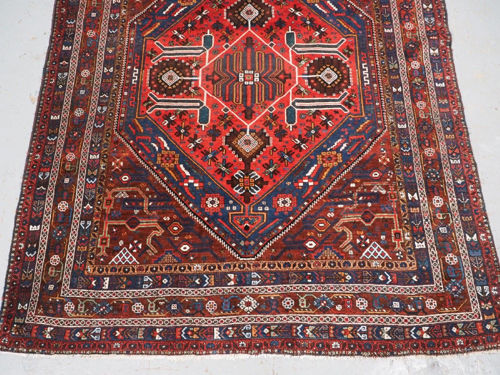 ANTIQUE KHAMSEH RUG WITH LARGE SINGLE MEDALLION, EXCELLENT CONDITION, CIRCA 1900. View V
