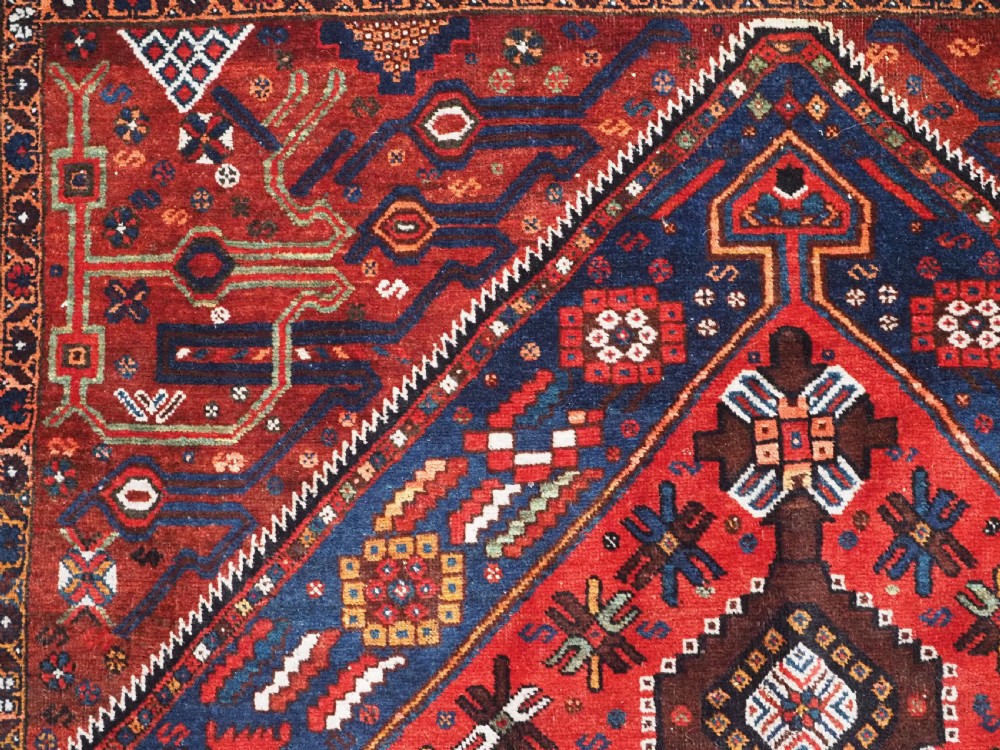 ANTIQUE KHAMSEH RUG WITH LARGE SINGLE MEDALLION, EXCELLENT CONDITION, CIRCA 1900. View X