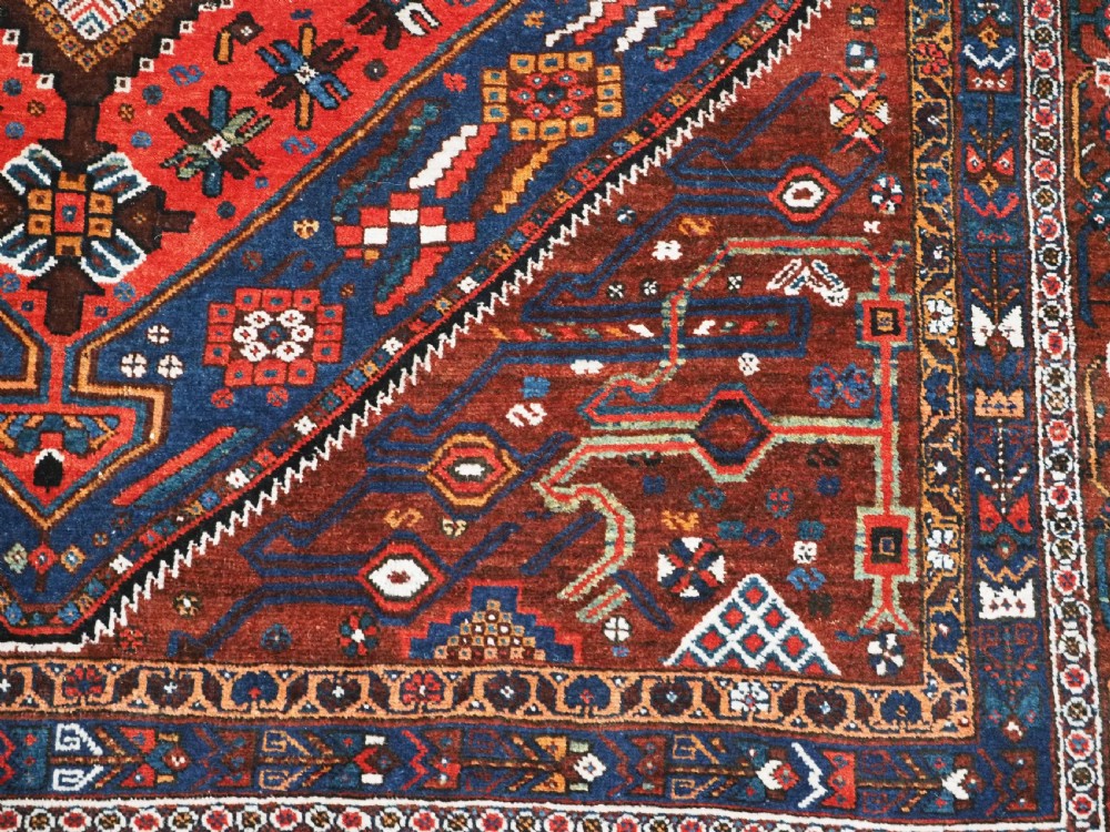 ANTIQUE KHAMSEH RUG WITH LARGE SINGLE MEDALLION, EXCELLENT CONDITION, CIRCA 1900. View XI